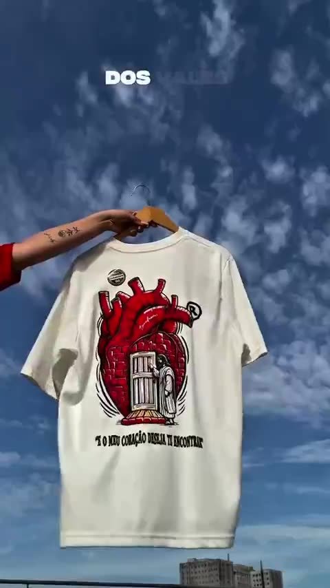 Cliente com a camiseta estampada