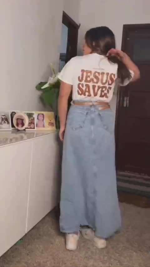 Camiseta Jesus Saves — Good News